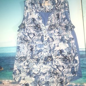 Unique refreshingly beachy top, gently worn